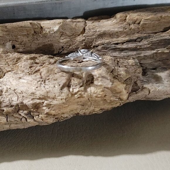 Jeulia Engagement 925 Sterling Silver Ring Round Pear Shaped Three Stone Size 9 - Picture 11 of 14